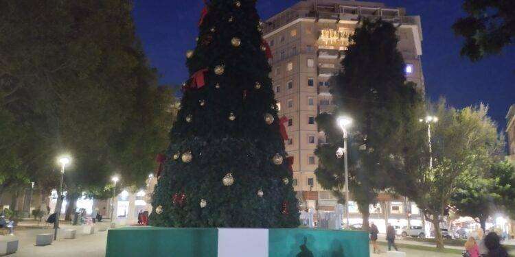 Vergogna a Cagliari, spento l’albero di Natale costato 50mila euro