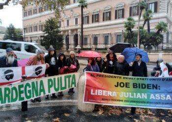 “Assange libero”, delegazione sarda a Roma davanti all’ambasciata americana