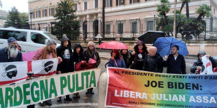 “Assange libero”, delegazione sarda a Roma davanti all’ambasciata americana