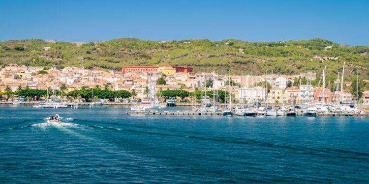 Isole minori, aggiudicati i collegamenti marittimi con Carloforte, La Maddalena e l’Asinara
