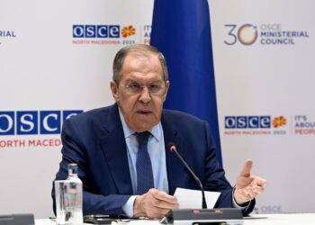Lavrov, ‘Borrell e Blinken codardi, fuggiti da Skopje’
