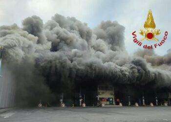 Incendio nell’impianto di rifiuti di Malagrotta a Roma
