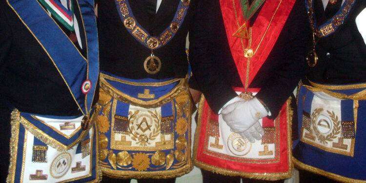 Solinas e la Massoneria, il governatore non si presenta in Tribunale per udienza contro Mario Guerrini