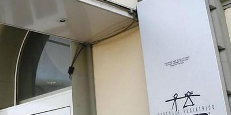 Bimbo dalle ‘ossa di vetro’ cammina per la prima volta a 11 anni