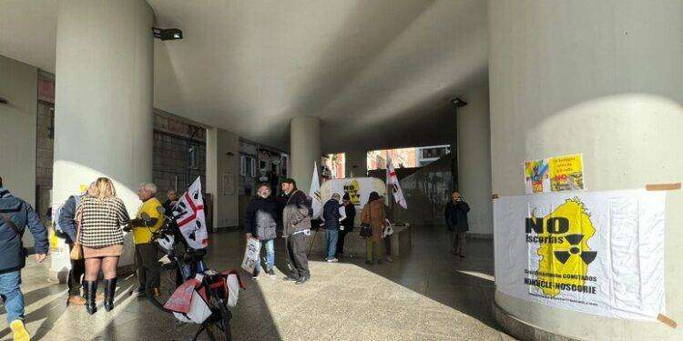 Nucleare: comitato in piazza contro deposito scorie in Sardegna