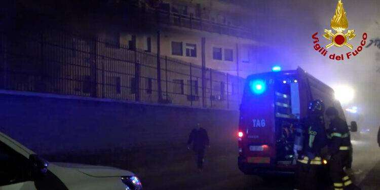 Incendio all’ospedale di Tivoli trasferiti 200 pazienti a Roma. Sono quattro le vittime