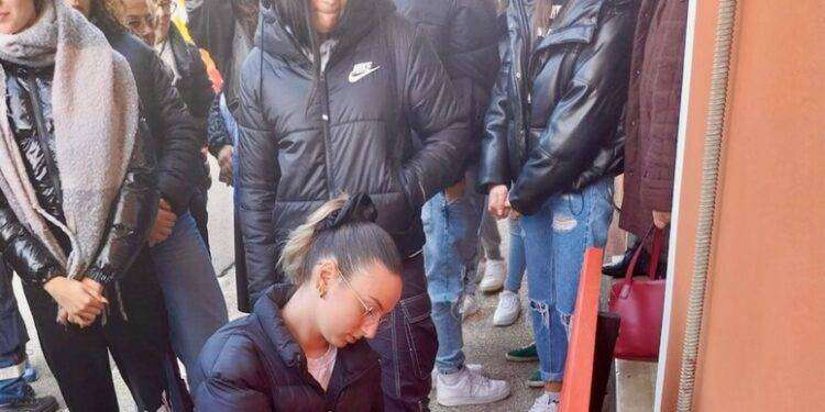 Rimossa dal Comune, panchina rossa ora davanti a Spi Cgil Isili