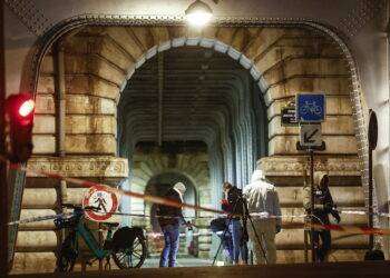 Urla ‘Allah Akbar’ e attacca passanti a Parigi, 1 morto