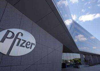 Vaccini, il governo del Texas cita in giudizio la Pfizer: “Distorsioni, falsità e censura”