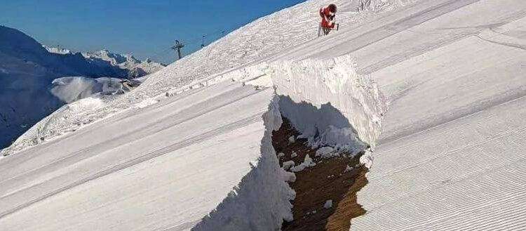 Pista da sci si spacca in due a St. Anton: l’incredibile foto fa il giro del web. Ecco cosa è successo