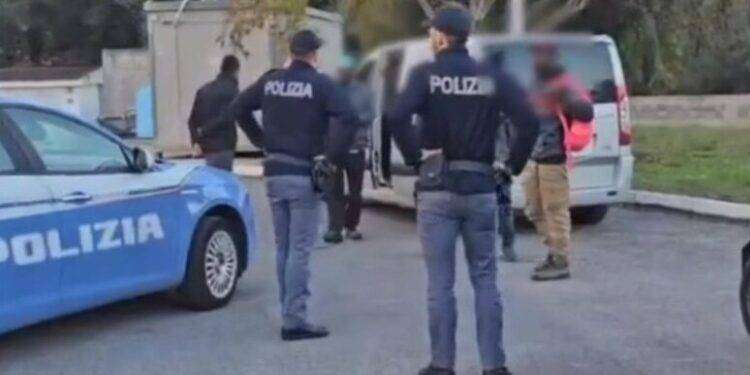 Spaccio e sfruttamento prostituzione, 17 arresti