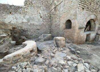 A Pompei emerge il panificio prigione