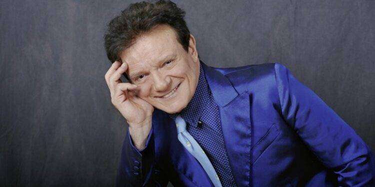 Massimo Ranieri per le feste: “Canto ‘Sorridi è Natale’. Sanremo? Se me lo danno…”