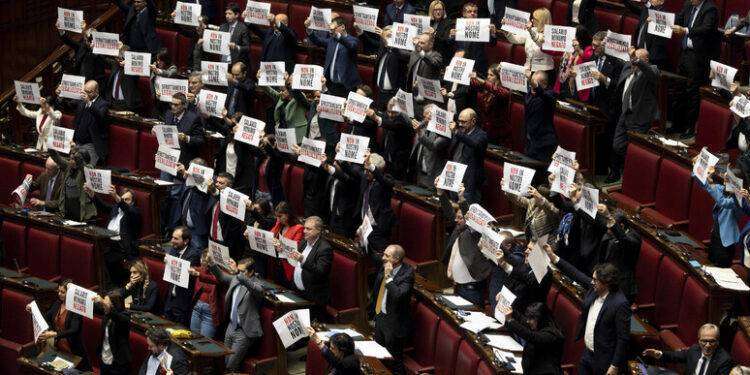 Stop al salario minimo, ok della Camera alla delega al governo