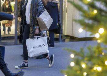 Codacons, a Natale 2023 spesi 22,8 miliardi, +14,8%