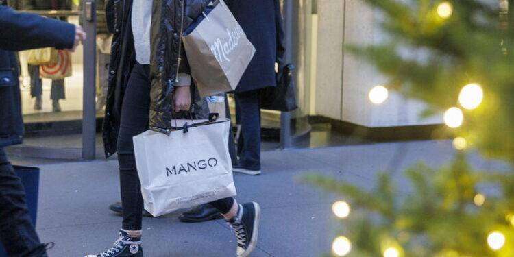 Codacons, a Natale 2023 spesi 22,8 miliardi, +14,8%