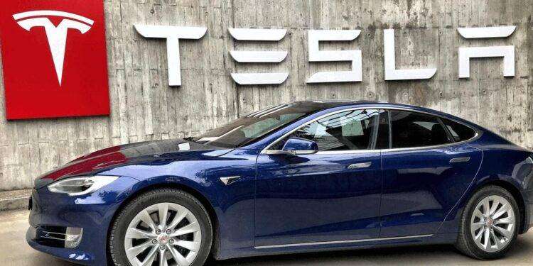 Tesla non firma accordi sindacali: proteste nel Nord Europa