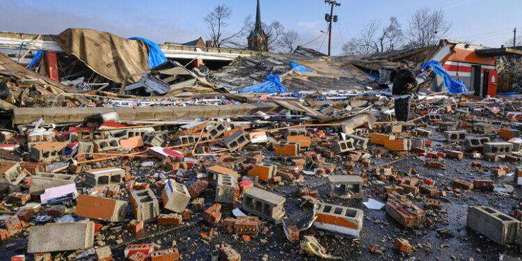 Tornado in Tennessee, almeno sei morti. C’è anche un bimbo