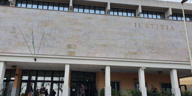 Uccide padre a bastonate, attesa formalizzazione accusa omicidio