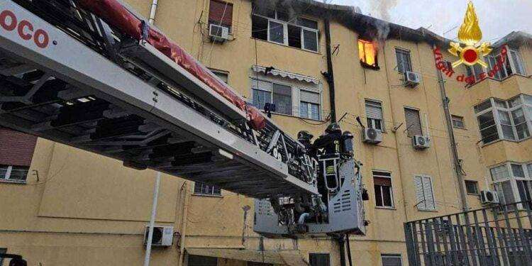 Tanta paura a Cagliari, scoppia incendio in una casa