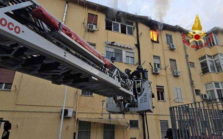 Tanta paura a Cagliari, scoppia incendio in una casa