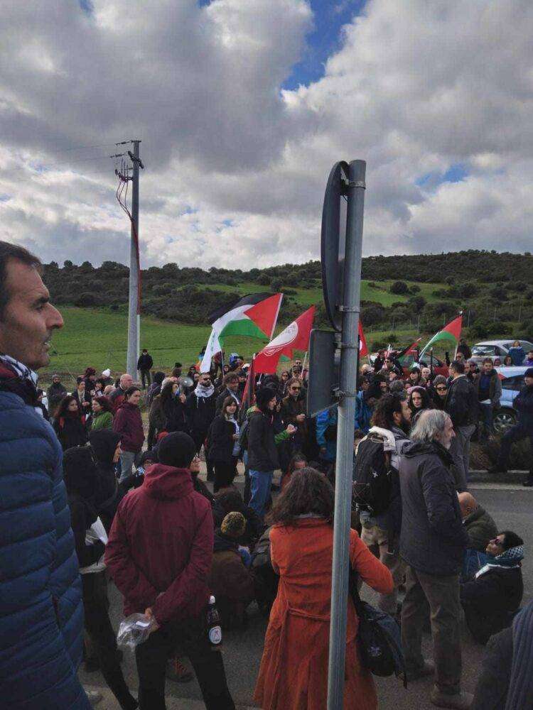 Domusnovas, sit-in davanti alla fabbrica delle armi: “Stop al genocidio a Gaza”