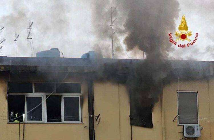 Tanta paura a Cagliari, scoppia incendio in una casa