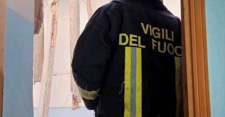 Austis, crolla solaio in una ex scuola elementare