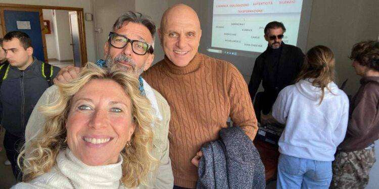 Isolati non si va da nessuna parte!