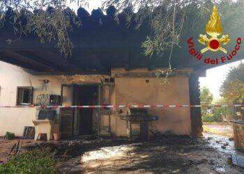 Paura a Pittulongu, in fiamme veranda: intervento dei Vigili del Fuoco