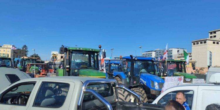 Protesta trattori, ad oltranza presidio al porto di Cagliari