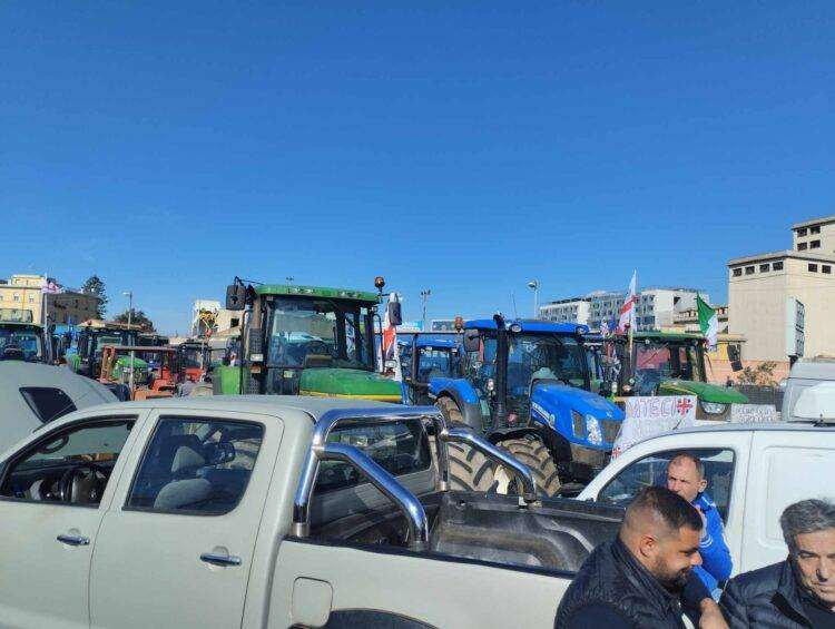 Protesta trattori, ad oltranza presidio al porto di Cagliari