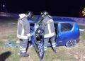 Orosei, escono di strada con l’auto e finiscono su una statua: tre feriti