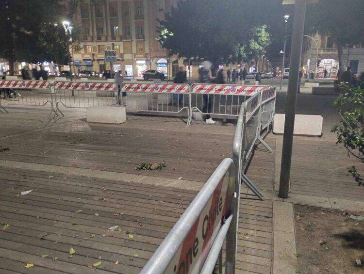 Cagliari, in piazza Garibaldi rispuntano le transenne: “Sono mancate a tanti cagliaritani”