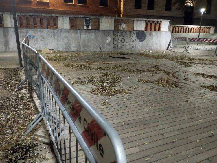 Cagliari, in piazza Garibaldi rispuntano le transenne: “Sono mancate a tanti cagliaritani”