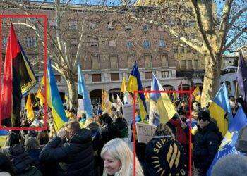 Modena, bandiere neonaziste alla manifestazione dei Radicali di Emma Bonino contro la “propaganda russa”