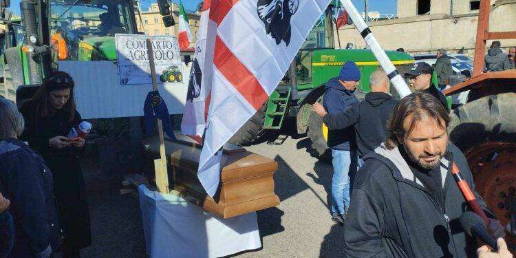 Protesta trattori, blocco in porti sardi almeno sino a giovedì