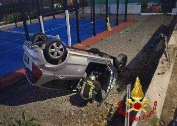 Olbia, auto finisce fuori strada a Pittulongu: un ferito