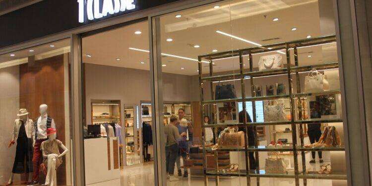 Sfruttamento del lavoro, commissariata l’azienda di moda Alviero Martini