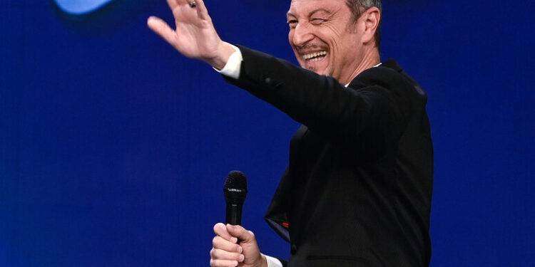 Amadeus, a Sanremo Tedua apre e chiude il festival sulla nave