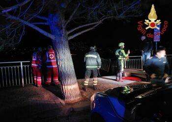 Auto finisce nel lago a Como, morti una donna e un uomo