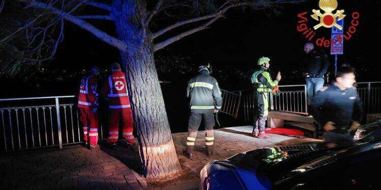 Auto finisce nel lago a Como, morti una donna e un uomo