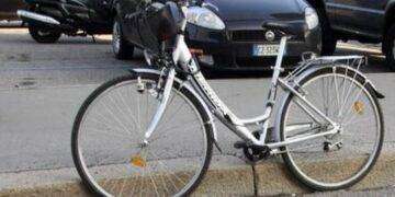 Niente bici legate a pali, Fiab si rivolge al Consiglio di Stato