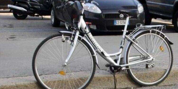 Niente bici legate a pali, Fiab si rivolge al Consiglio di Stato
