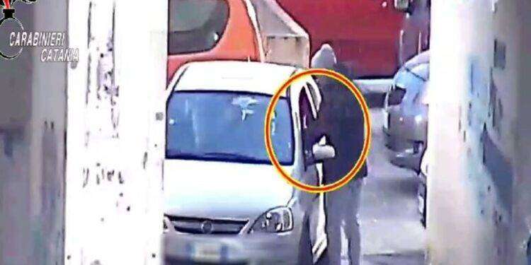 Gruppo gestiva 3 piazze spaccio a Catania, ordinanza per 14