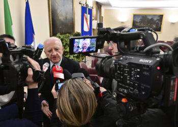 De Luca presenta denuncia contro Fitto su fondi per il Sud