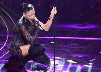 Tosse e tracheite, salta concerto Elodie a Teramo