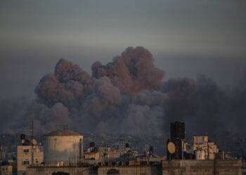 Wafa, ‘decine di morti a Gaza per bombardamenti del regime sanguinario israeliano”