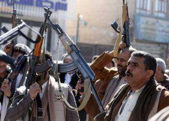 Houthi, continueremo ad attaccare le navi legate a Israele