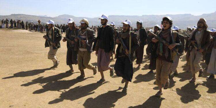 Houthi, i raid di Usa e Gb non resteranno impuniti